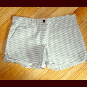 Khakis by Gap Women Shorts